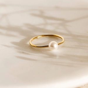 Mejuri ring. 14k gold band with pearl solitaire - size 5.75